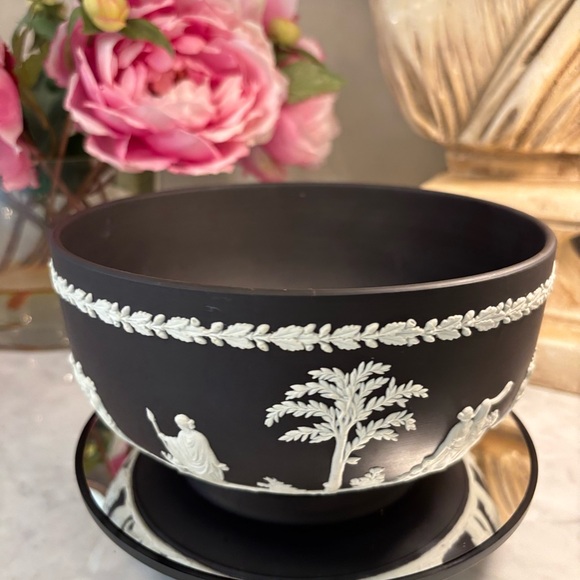 Harrods Wedgwood decorative bowl.Decorative etched Bowl. Greek Revival aesthetic - Picture 5 of 6